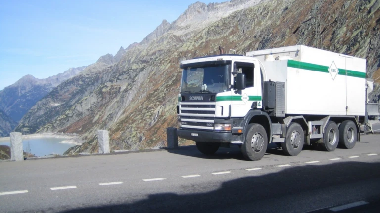 W-Fahrzeug-Scania P124